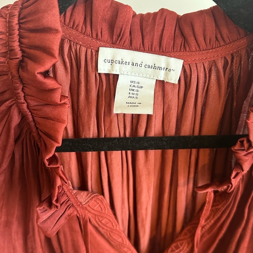 Cupcakes & Cashmere Maroon Blouse with Cutout Sleeves - Picture 2 of 3
